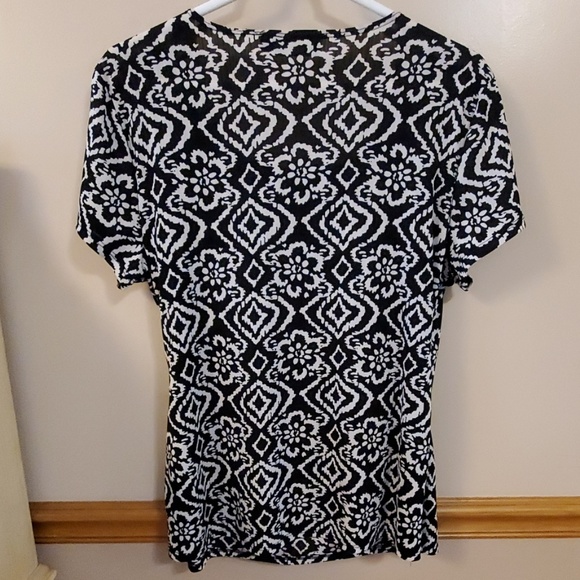 Short sleeve black and white blouse - Picture 2 of 3